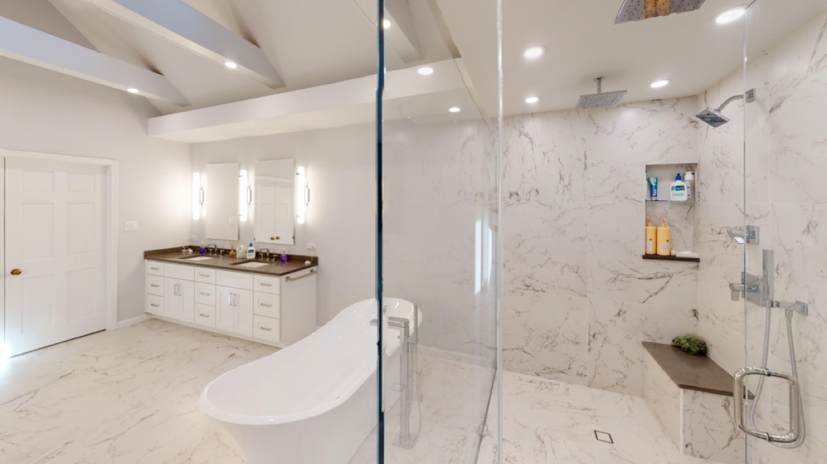 Bathroom interior by Ralph Bochenek